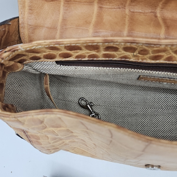 Rare Dooney & Bourke Purse Embossed Leather purse w certificate of authenticy - Picture 10 of 16